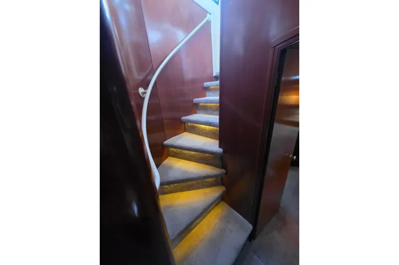 Slide: The Image of Meridian 580 Pilothouse 2005 - 44