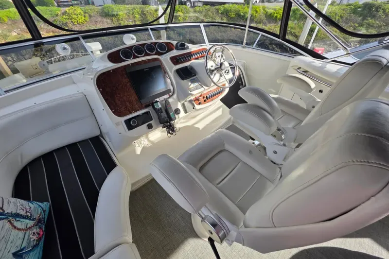 Slide: The Image of Meridian 580 Pilothouse 2005 - 53