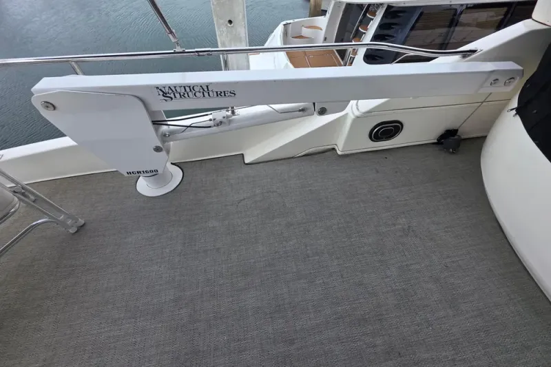 Slide: The Image of Meridian 580 Pilothouse 2005 - 58