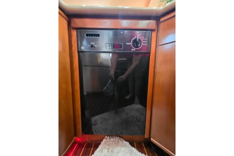 Slide: The Image of Meridian 580 Pilothouse 2005 - 61