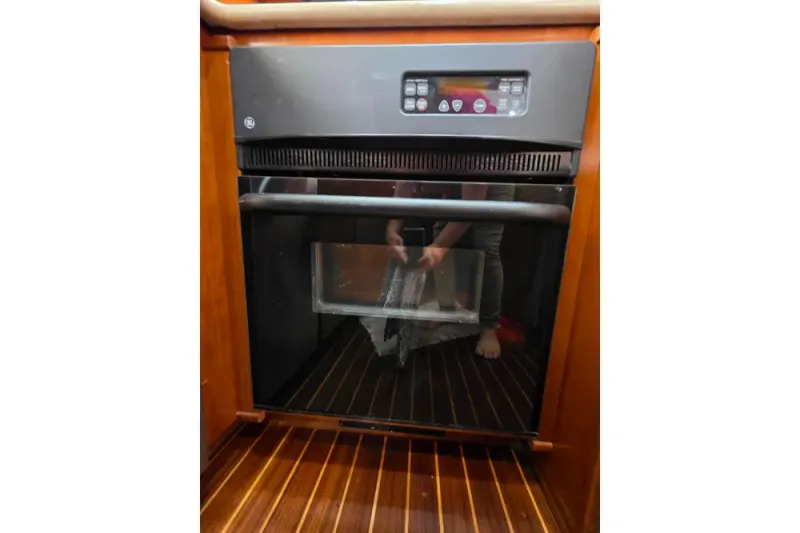 Slide: The Image of Meridian 580 Pilothouse 2005 - 63