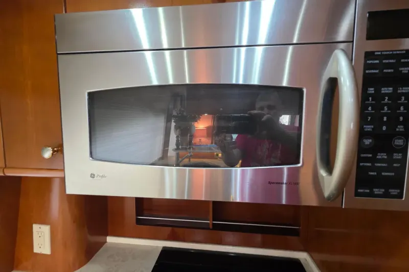 Slide: The Image of Meridian 580 Pilothouse 2005 - 64