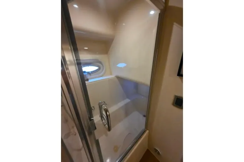 Slide: The Image of Meridian 580 Pilothouse 2005 - 31