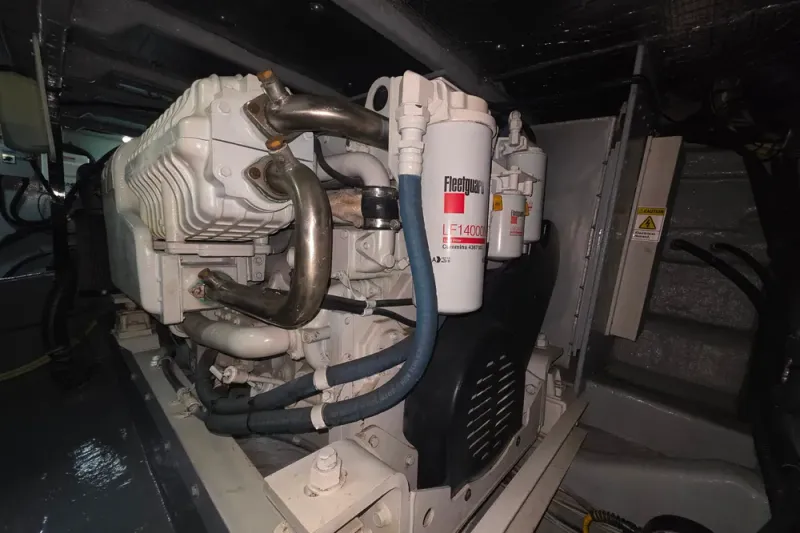 Slide: The Image of Meridian 580 Pilothouse 2005 - 81