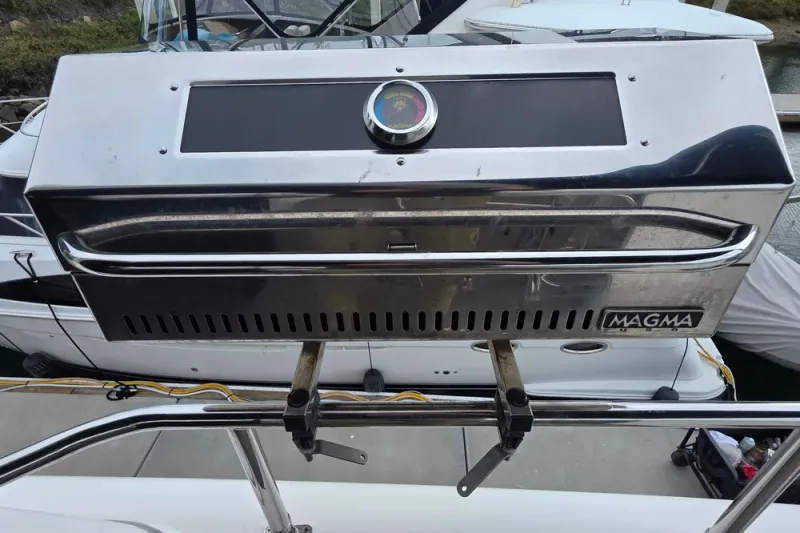 Slide: The Image of Meridian 580 Pilothouse 2005 - 75