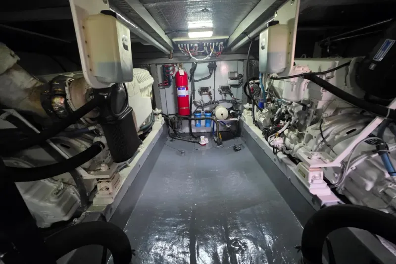 Slide: The Image of Meridian 580 Pilothouse 2005 - 76