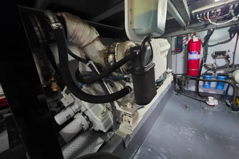 Slide: The Image of Meridian 580 Pilothouse 2005 - 77