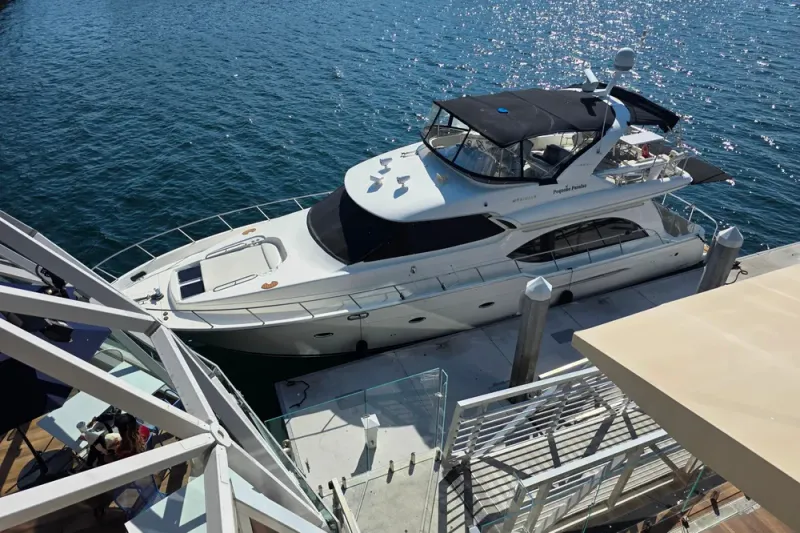 Slide: The Image of Meridian 580 Pilothouse 2005 - 5