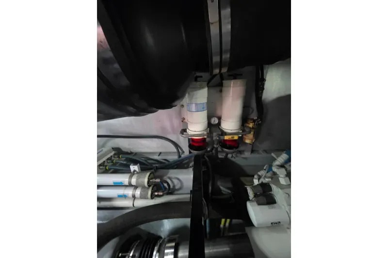 Slide: The Image of Meridian 580 Pilothouse 2005 - 79