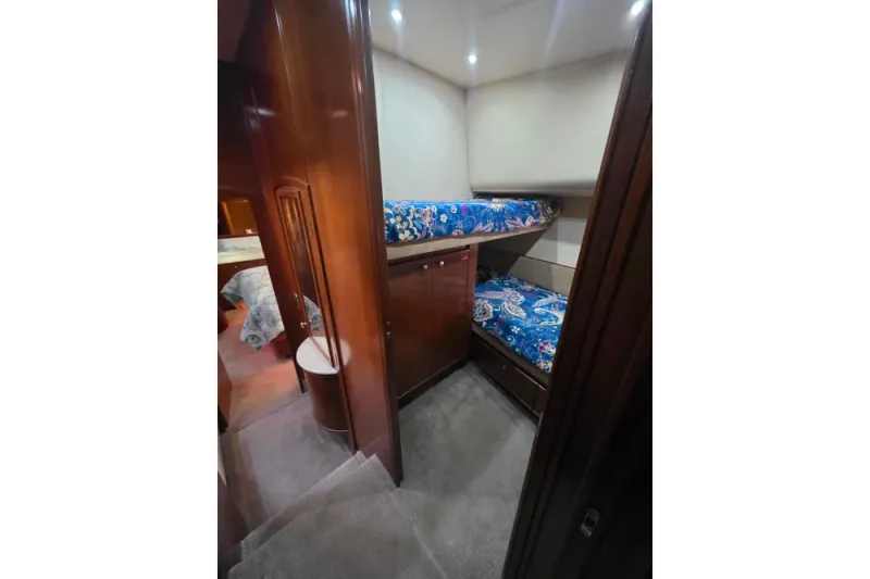 Slide: The Image of Meridian 580 Pilothouse 2005 - 40