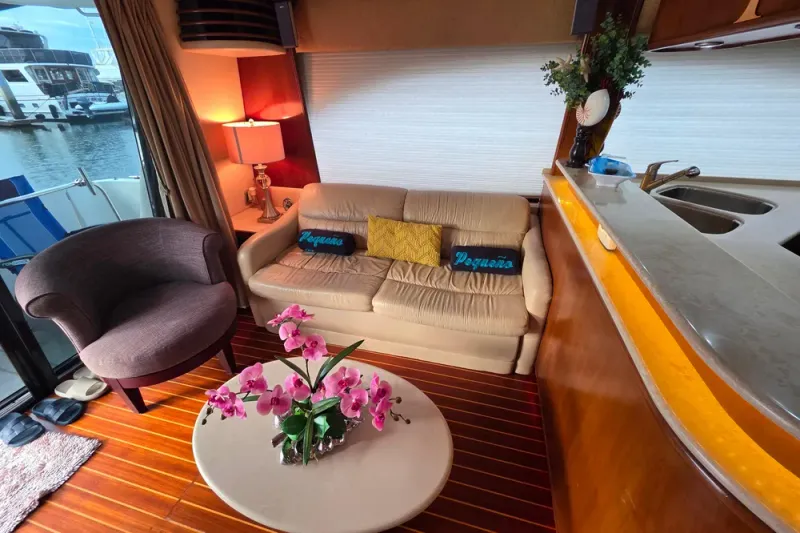 Slide: The Image of Meridian 580 Pilothouse 2005 - 10