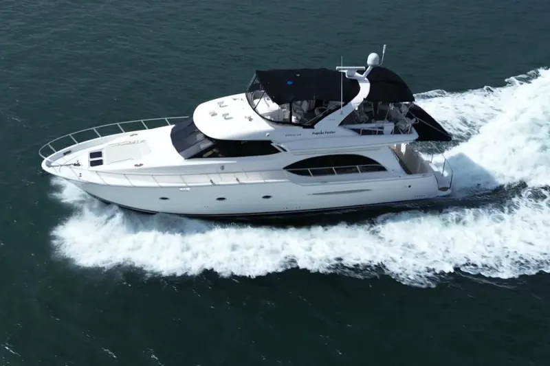 Slide: The Image of Meridian 580 Pilothouse 2005 - 0