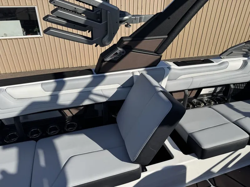 Slide: The Image of Malibu 25 LSV 2026 - 15