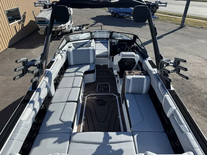 Slide: The Image of Malibu 25 LSV 2026 - 8