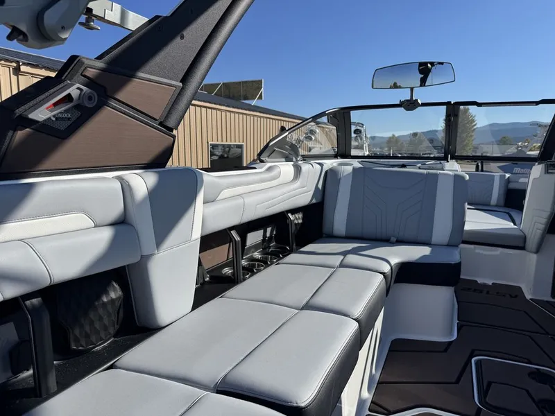 Slide: The Image of Malibu 25 LSV 2026 - 9