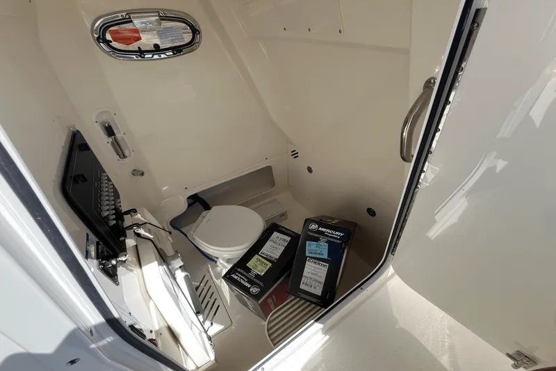 Slide: The Image of Boston Whaler 250 Outrage 2025 - 13