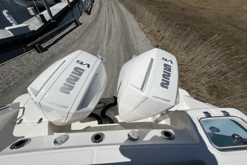 Slide: The Image of Boston Whaler 250 Outrage 2025 - 2