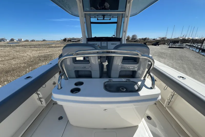 Slide: The Image of Boston Whaler 250 Outrage 2025 - 4