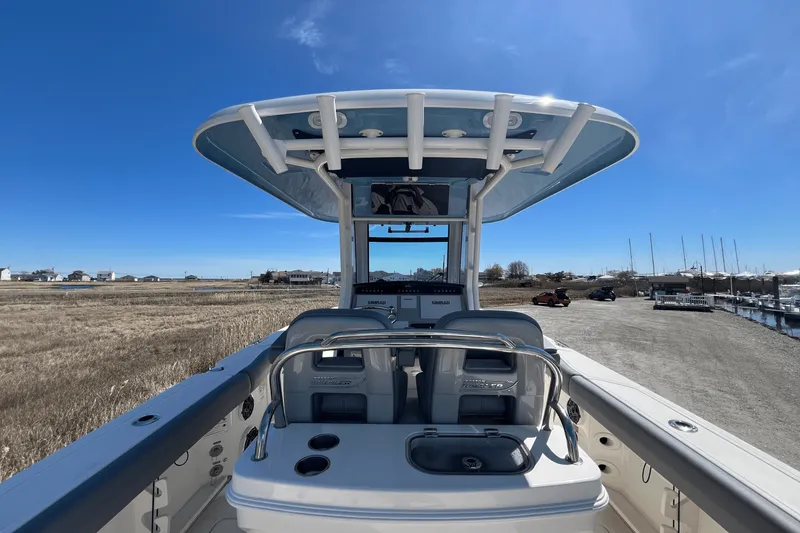 Slide: The Image of Boston Whaler 250 Outrage 2025 - 5