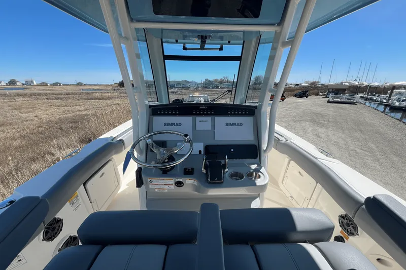 Slide: The Image of Boston Whaler 250 Outrage 2025 - 6