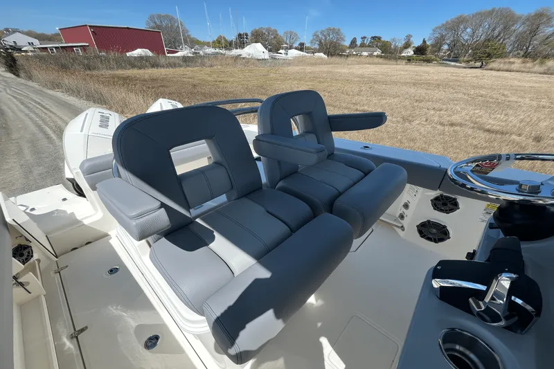 Slide: The Image of Boston Whaler 250 Outrage 2025 - 7