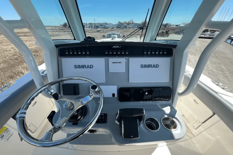 Slide: The Image of Boston Whaler 250 Outrage 2025 - 9