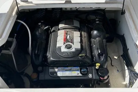 Slide: The Image of Bayliner 215 Deck Boat 2019 - 12