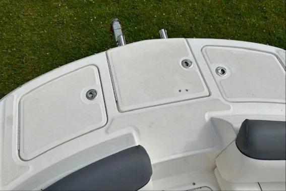 Slide: The Image of Bayliner 215 Deck Boat 2019 - 13