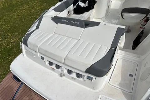 Slide: The Image of Bayliner 215 Deck Boat 2019 - 22