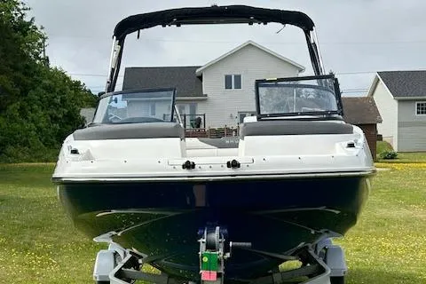 Slide: The Image of Bayliner 215 Deck Boat 2019 - 25