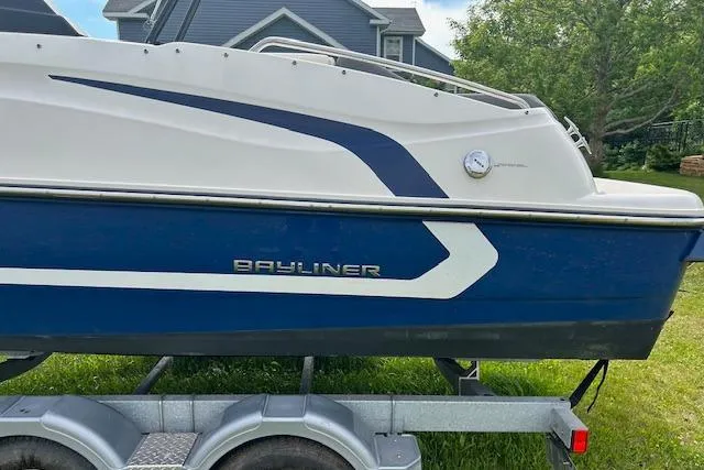 Slide: The Image of Bayliner 215 Deck Boat 2019 - 3