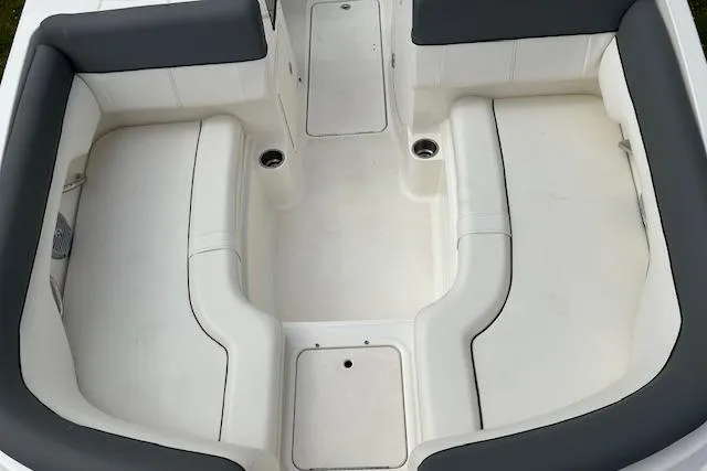 Slide: The Image of Bayliner 215 Deck Boat 2019 - 30