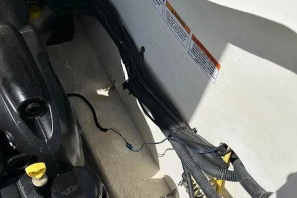 Slide: The Image of Bayliner 215 Deck Boat 2019 - 14