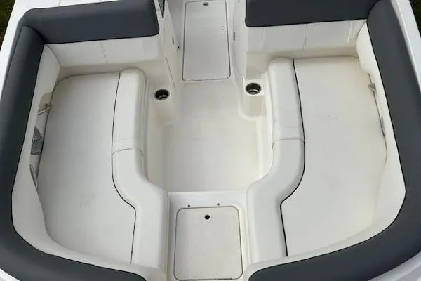 Slide: The Image of Bayliner 215 Deck Boat 2019 - 30