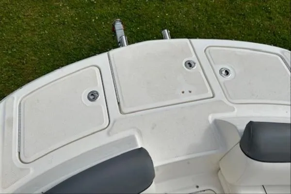 Slide: The Image of Bayliner 215 Deck Boat 2019 - 13