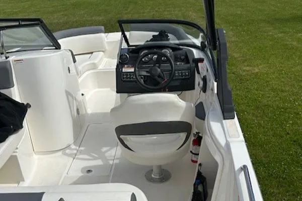 Slide: The Image of Bayliner 215 Deck Boat 2019 - 21
