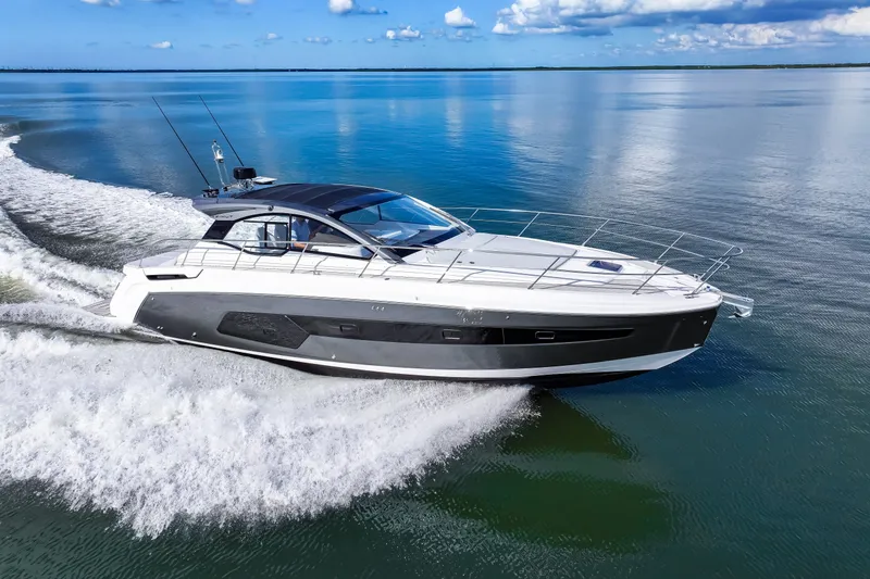 Slide: The Image of Azimut ATLANTIS 45 2025 - 17