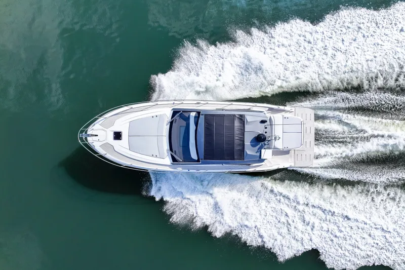 Slide: The Image of Azimut ATLANTIS 45 2025 - 18
