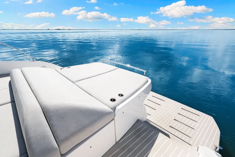 Slide: The Image of Azimut ATLANTIS 45 2025 - 23