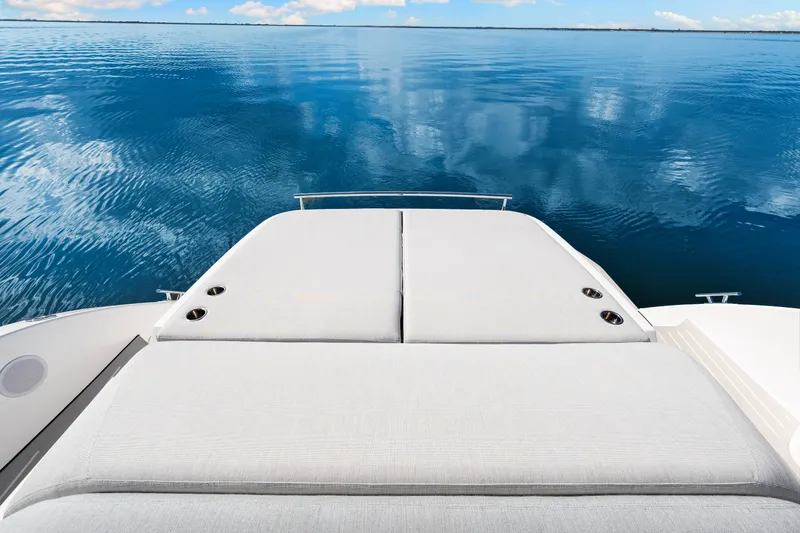 Slide: The Image of Azimut ATLANTIS 45 2025 - 24