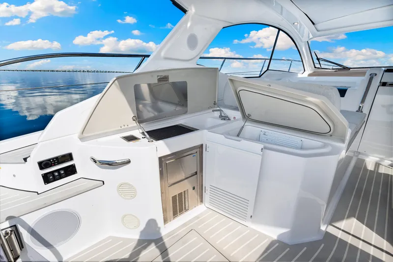 Slide: The Image of Azimut ATLANTIS 45 2025 - 30