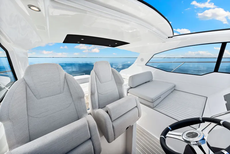 Slide: The Image of Azimut ATLANTIS 45 2025 - 38