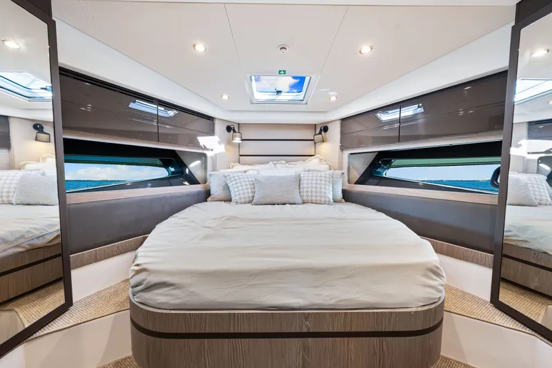 Slide: The Image of Azimut ATLANTIS 45 2025 - 52