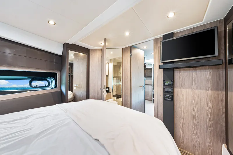 Slide: The Image of Azimut ATLANTIS 45 2025 - 53