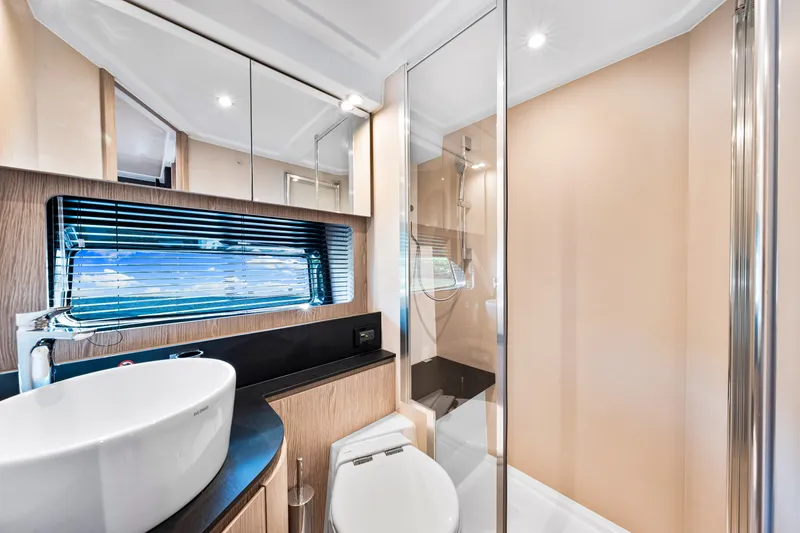 Slide: The Image of Azimut ATLANTIS 45 2025 - 54