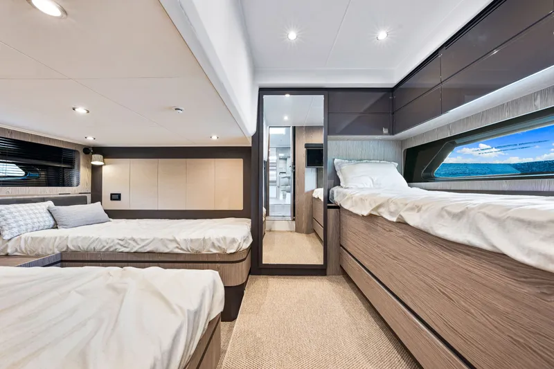 Slide: The Image of Azimut ATLANTIS 45 2025 - 55