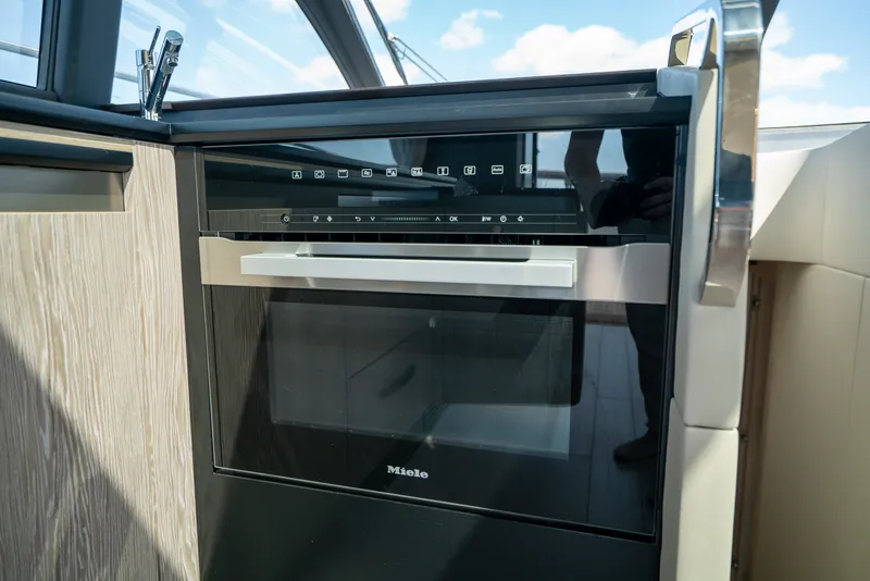 Slide: The Image of Azimut S6 2025 - 15