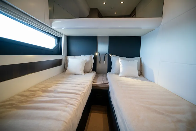 Slide: The Image of Azimut S6 2025 - 34