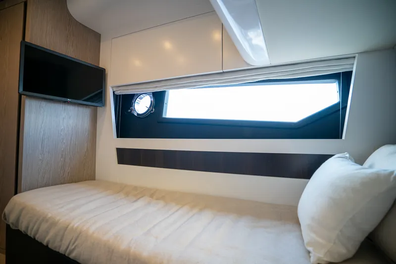 Slide: The Image of Azimut S6 2025 - 35