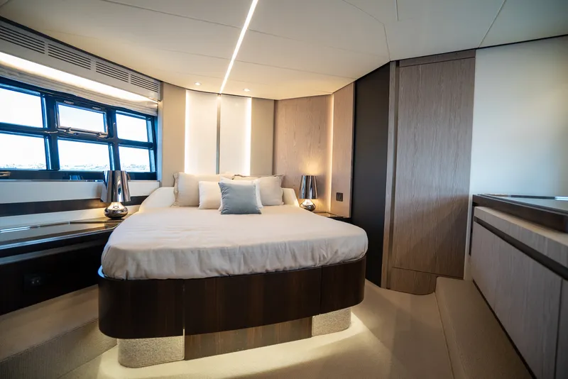 Slide: The Image of Azimut S6 2025 - 36